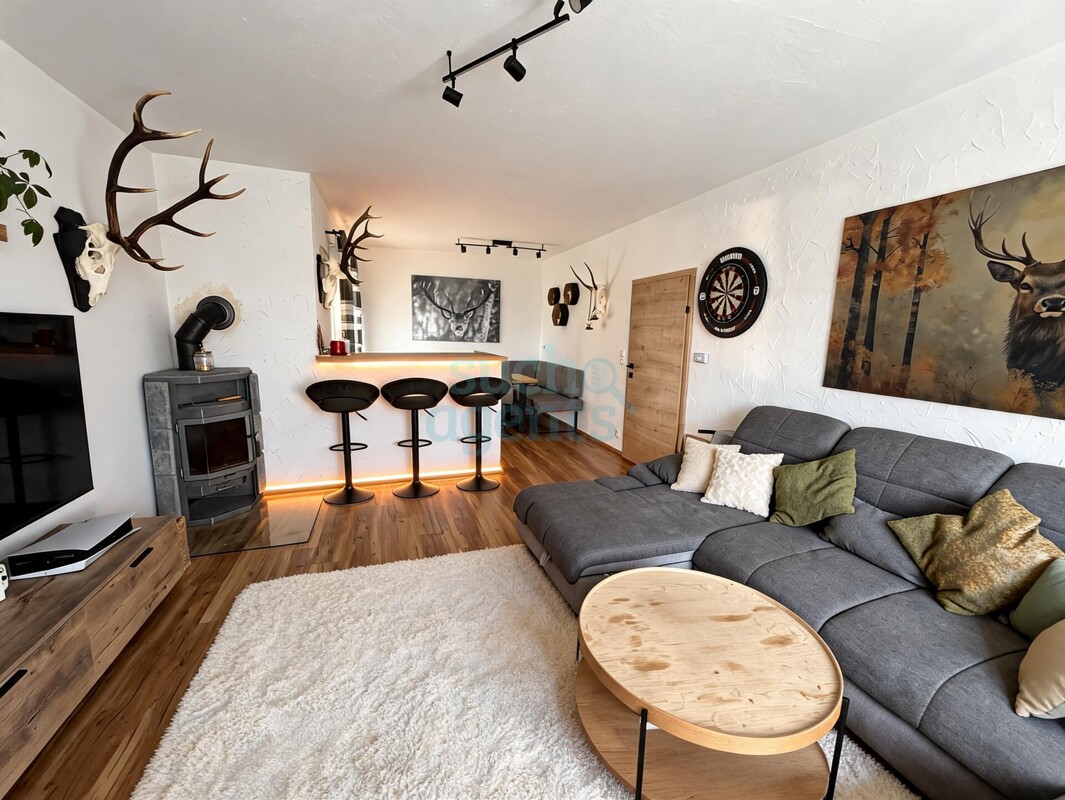 1508 Wohnzimmer mit Bar
