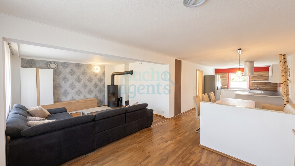 Neuer Preis! Modernisiertes Eckhaus mit ca. 200 m² Wohnfläche, Sommergarten, Sauna & Garage