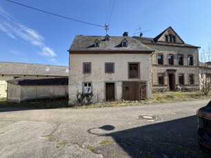 landwirtschaftliches Anwesen mit Nebengebäuden