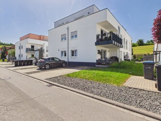 Erdgeschosswohnung mit Terrasse