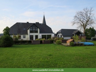 Rückansicht Haupthaus mit Nebengebäude_jpg