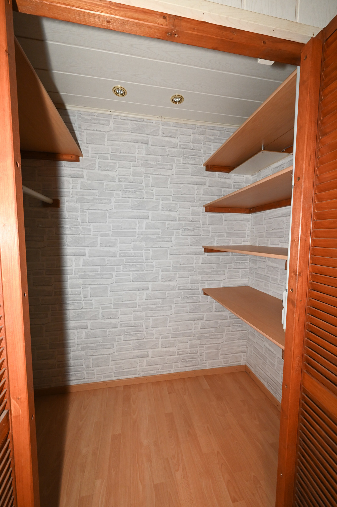 Begehbarer Kleiderschrank
