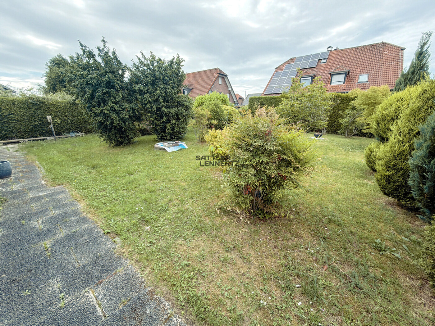 Seitlicher Garten / Bauland