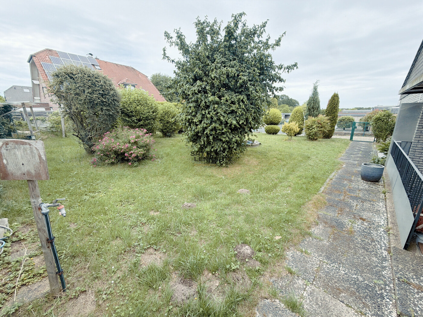 Seitlicher Garten / Bauland