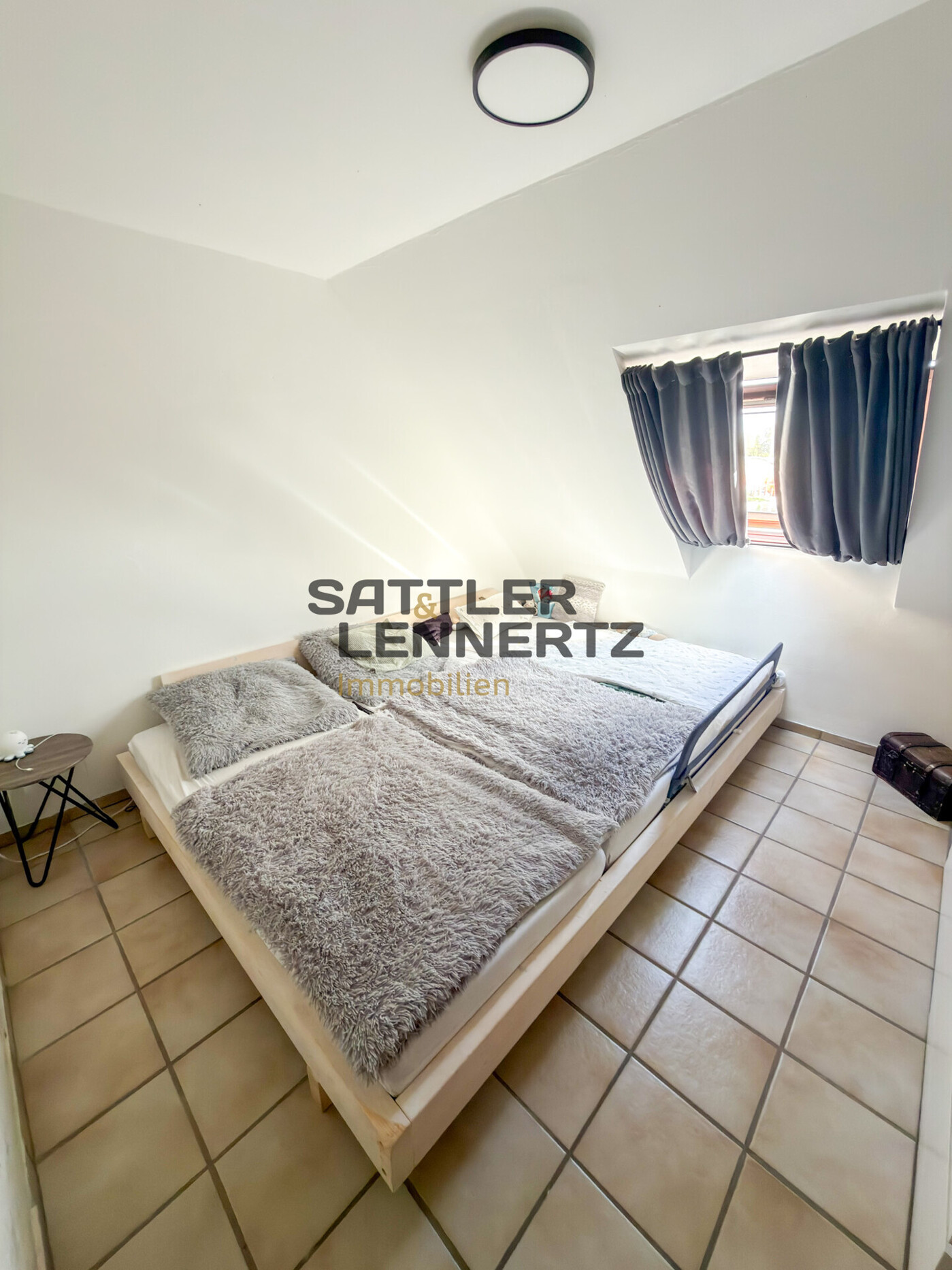 Schlafzimmer DG