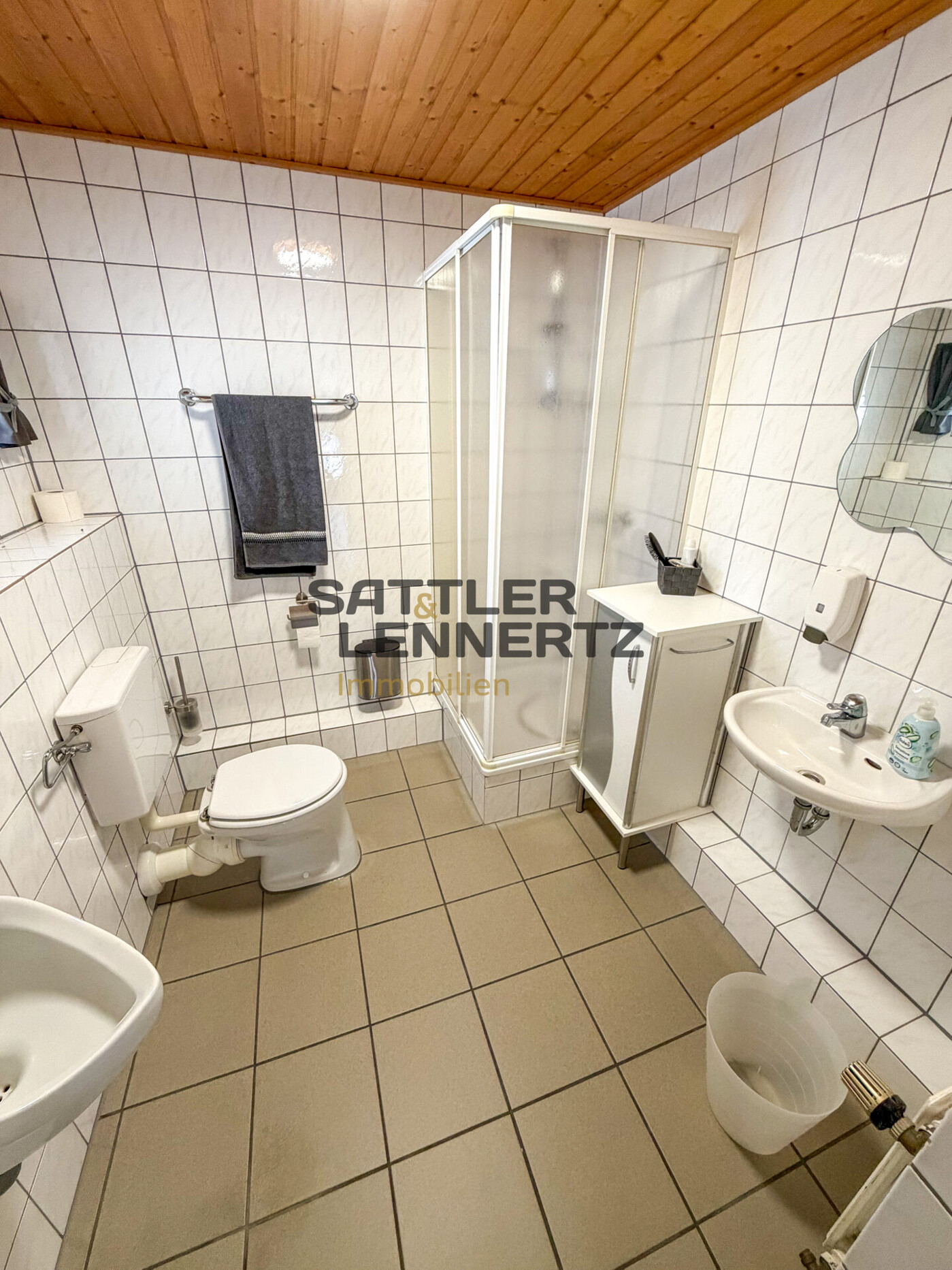 Bad in der Mehrzweckhalle