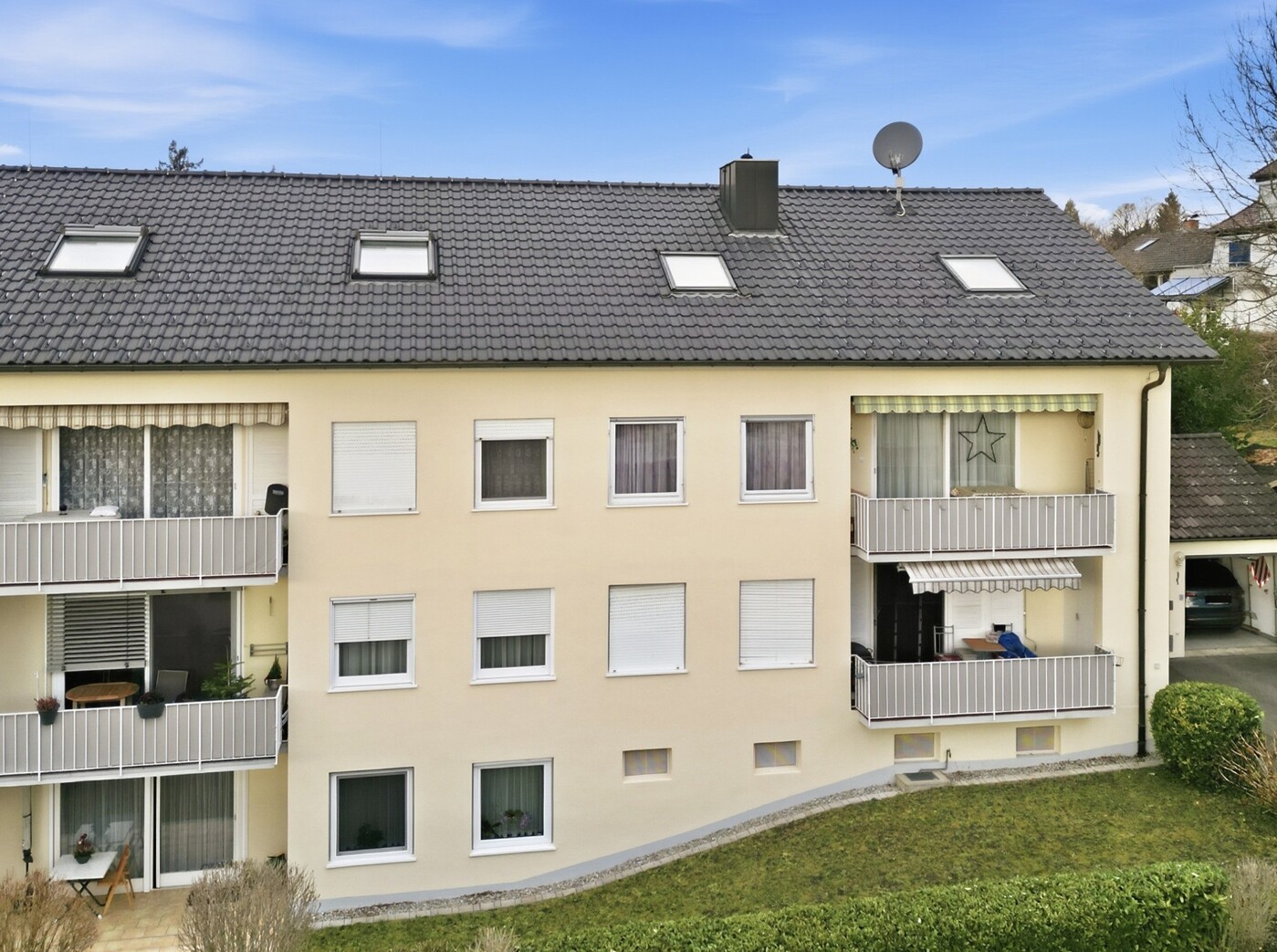 Luftaufnahme Wohnung und eine Garage