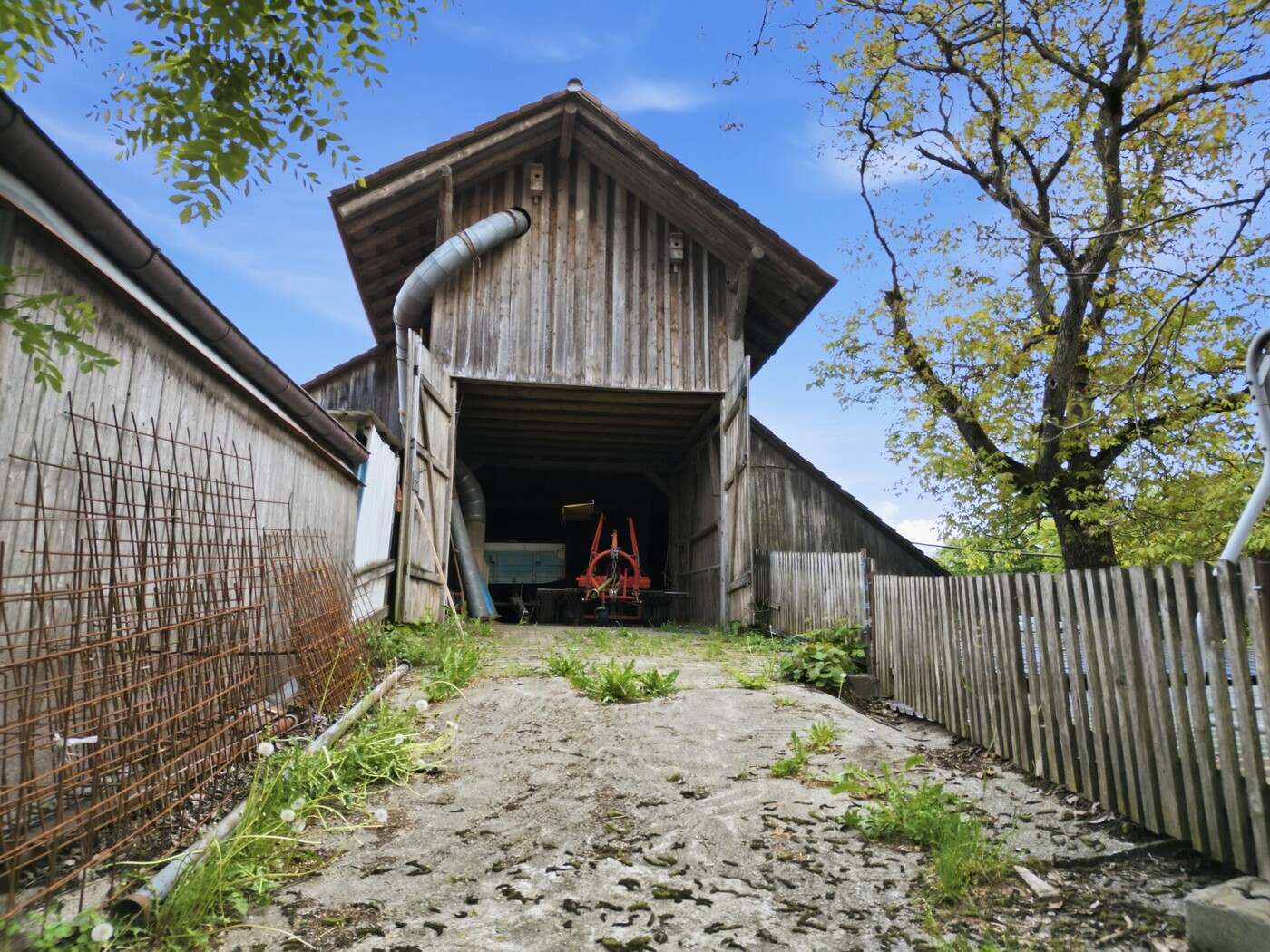 Gebäude 2: Gerätegarage
