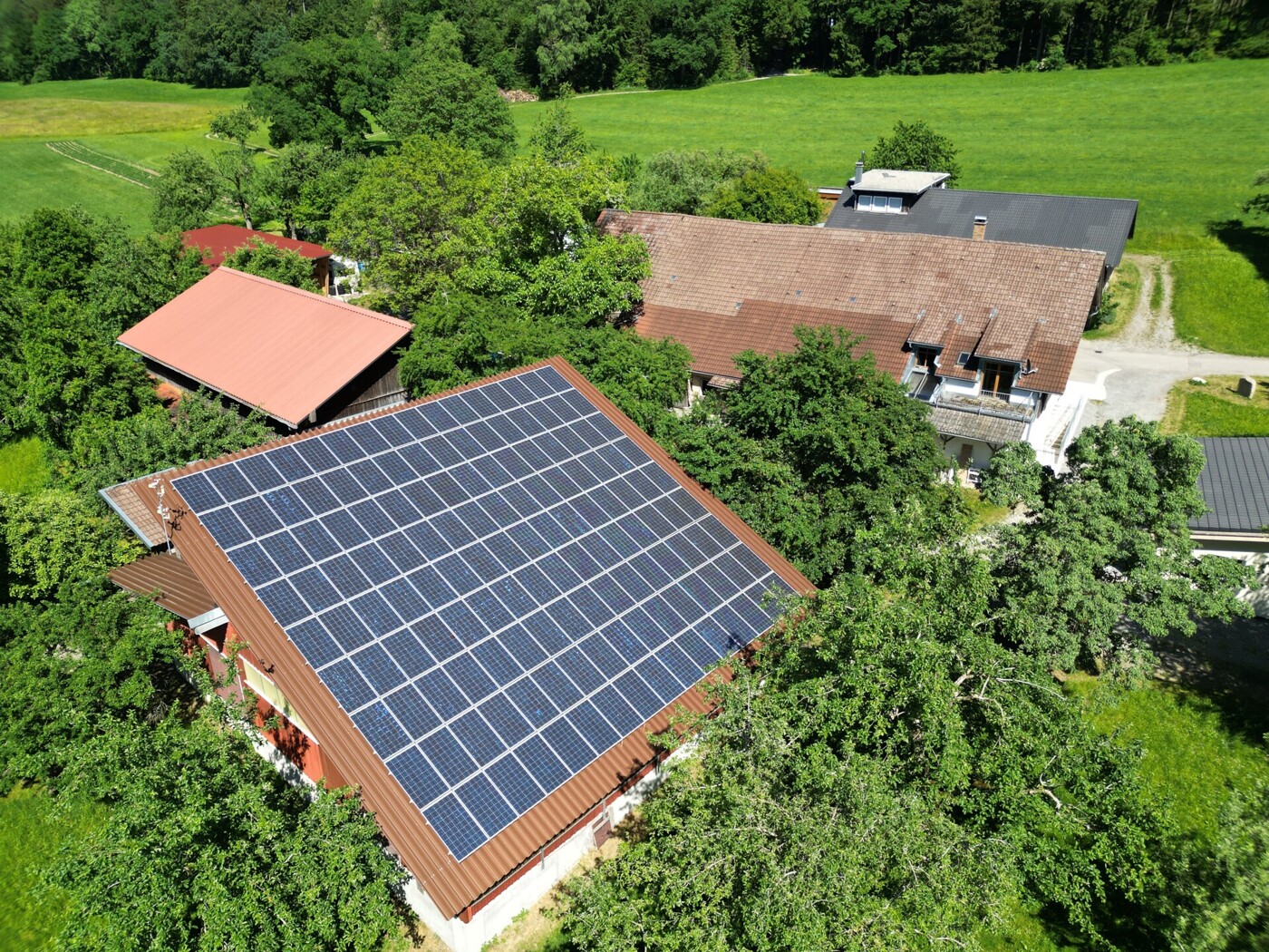 Gebäude 2: MFH & Stall mit PV-Anlage
