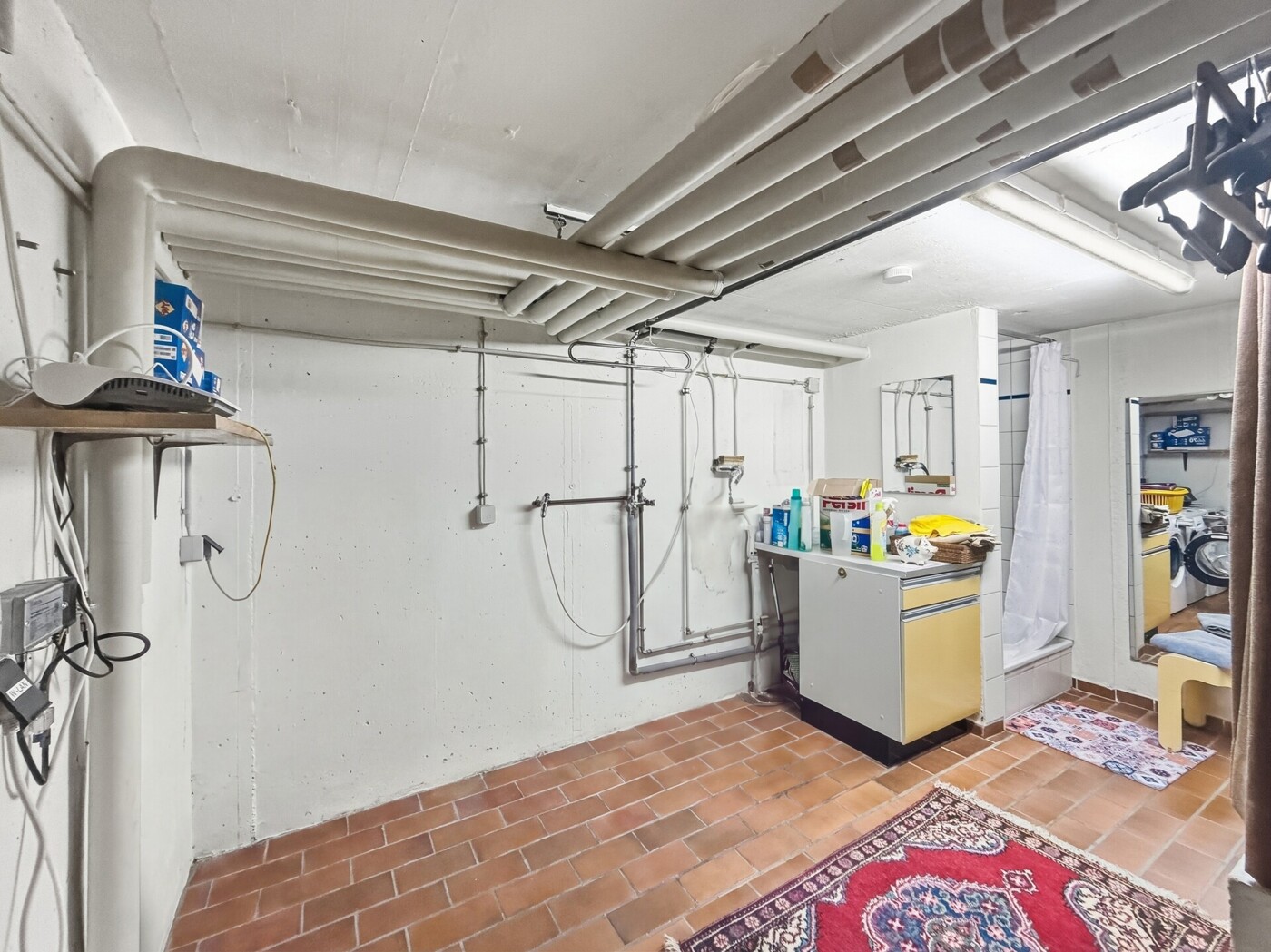 Waschraum mit Dusche