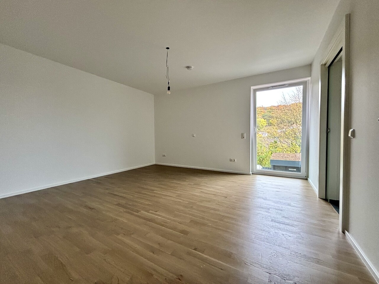 Schlafzimmer mit Zugang zum Bad