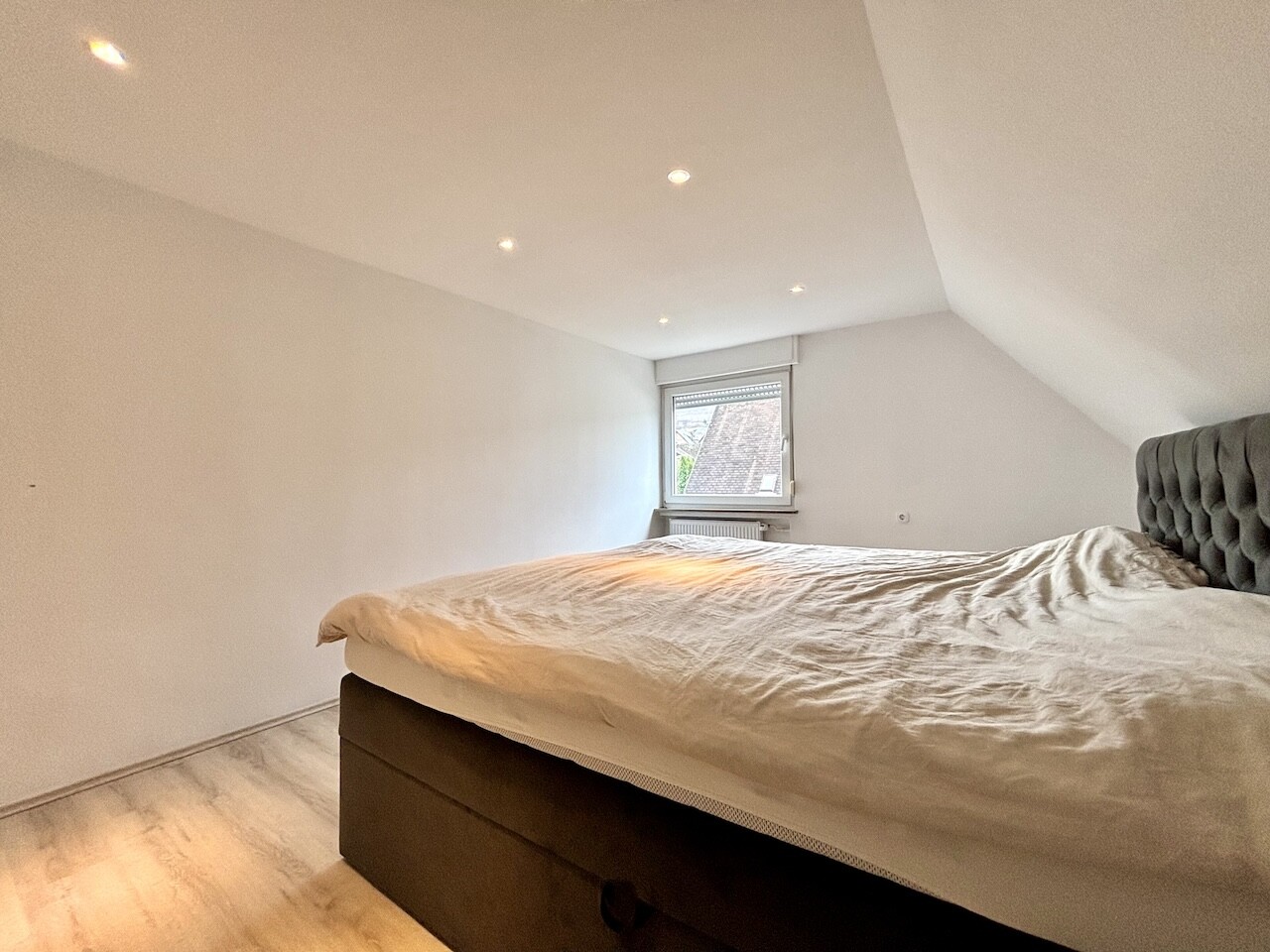 Schlafzimmer DG