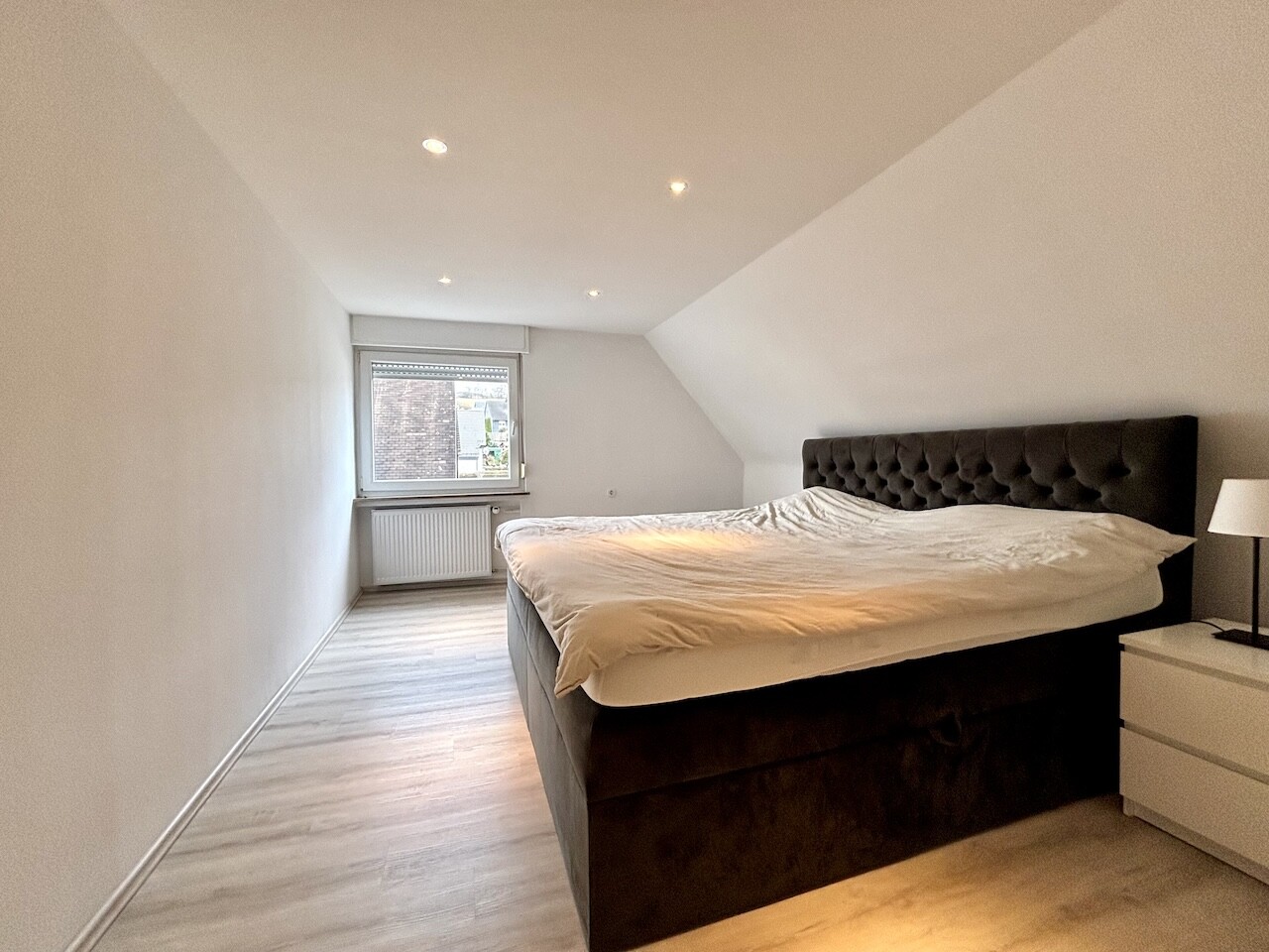 Schlafzimmer DG