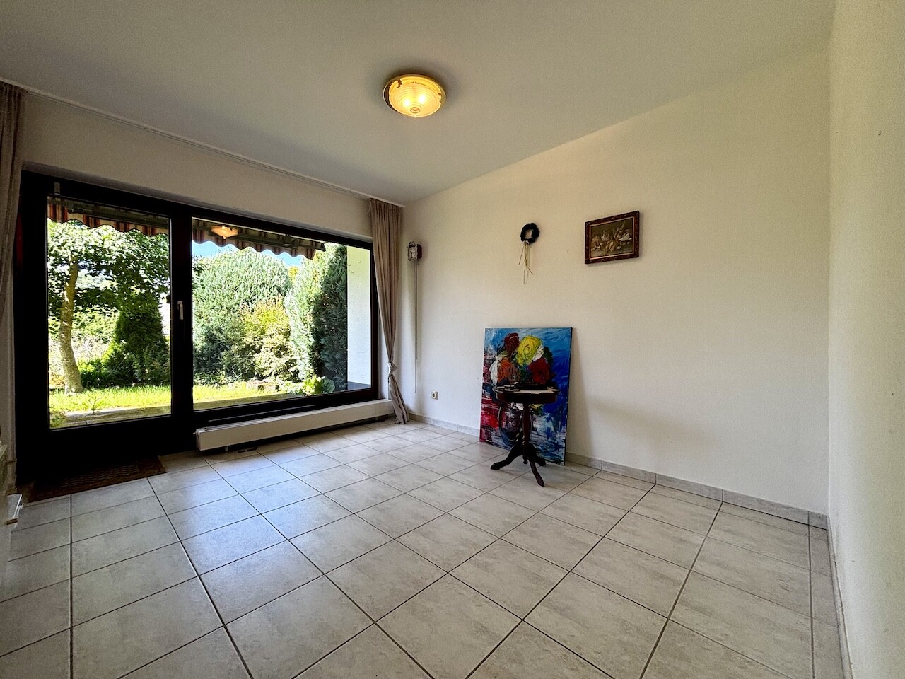 Zimmer mit Zugang zur Terrasse KG