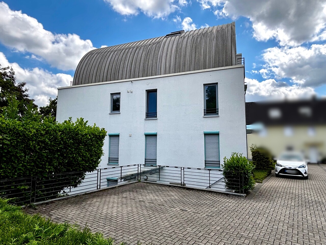 Seitliche Hausansicht