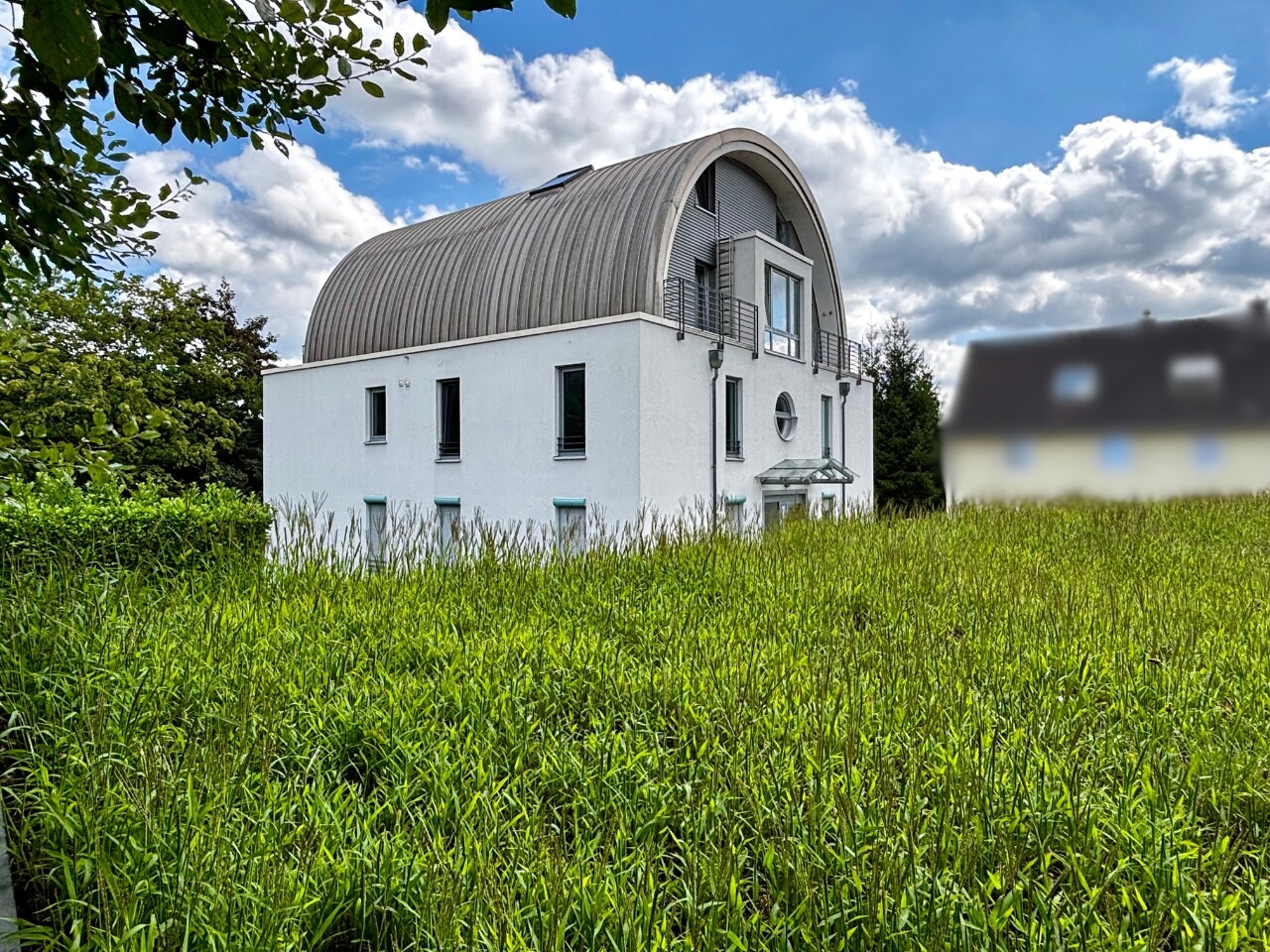 Seitliche Hausansicht