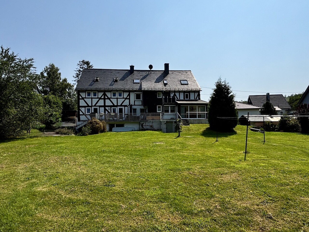 Rückansicht mit Grundstück
