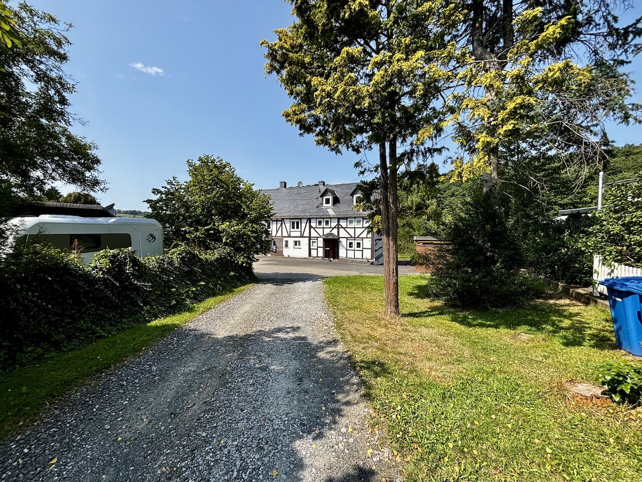 Einfahrt Hof