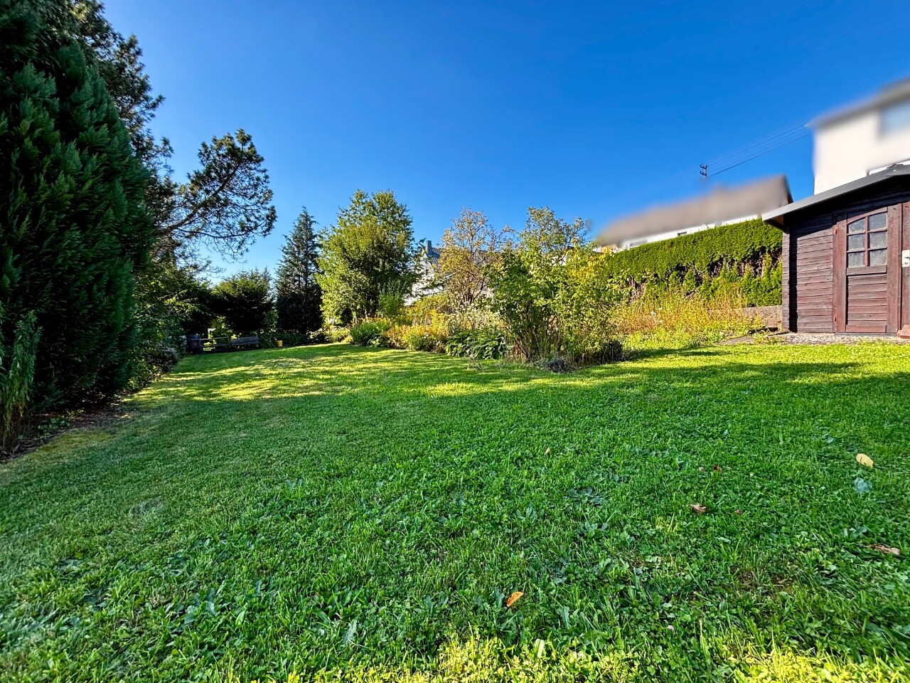 Gartenhütte mit Grundstück