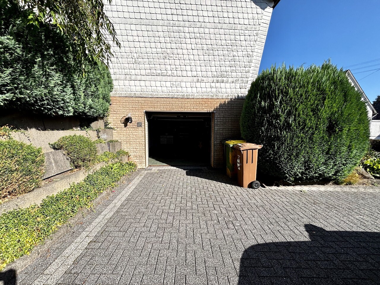 Einfahrt zur Garage