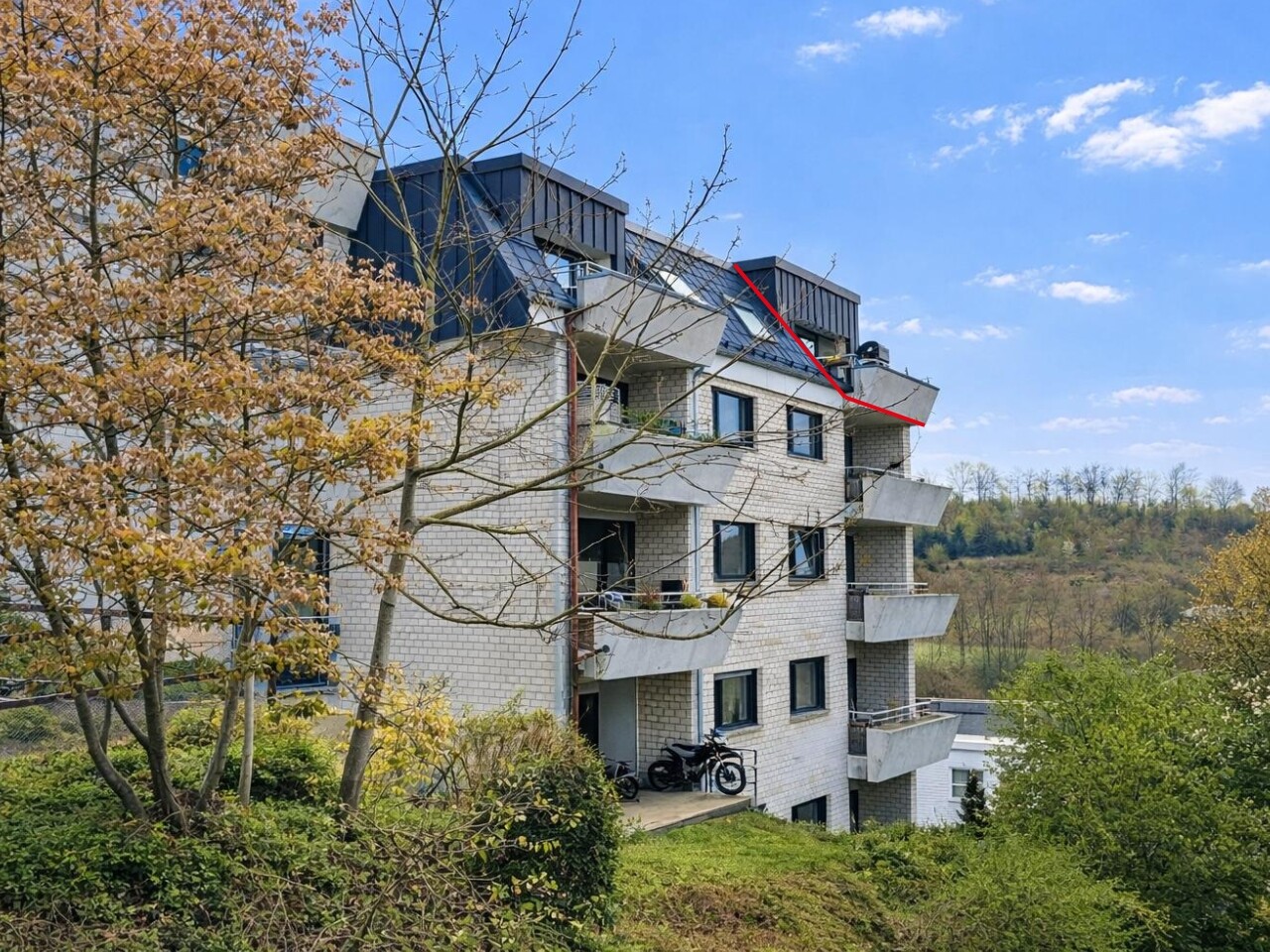 seitliche Hausansicht