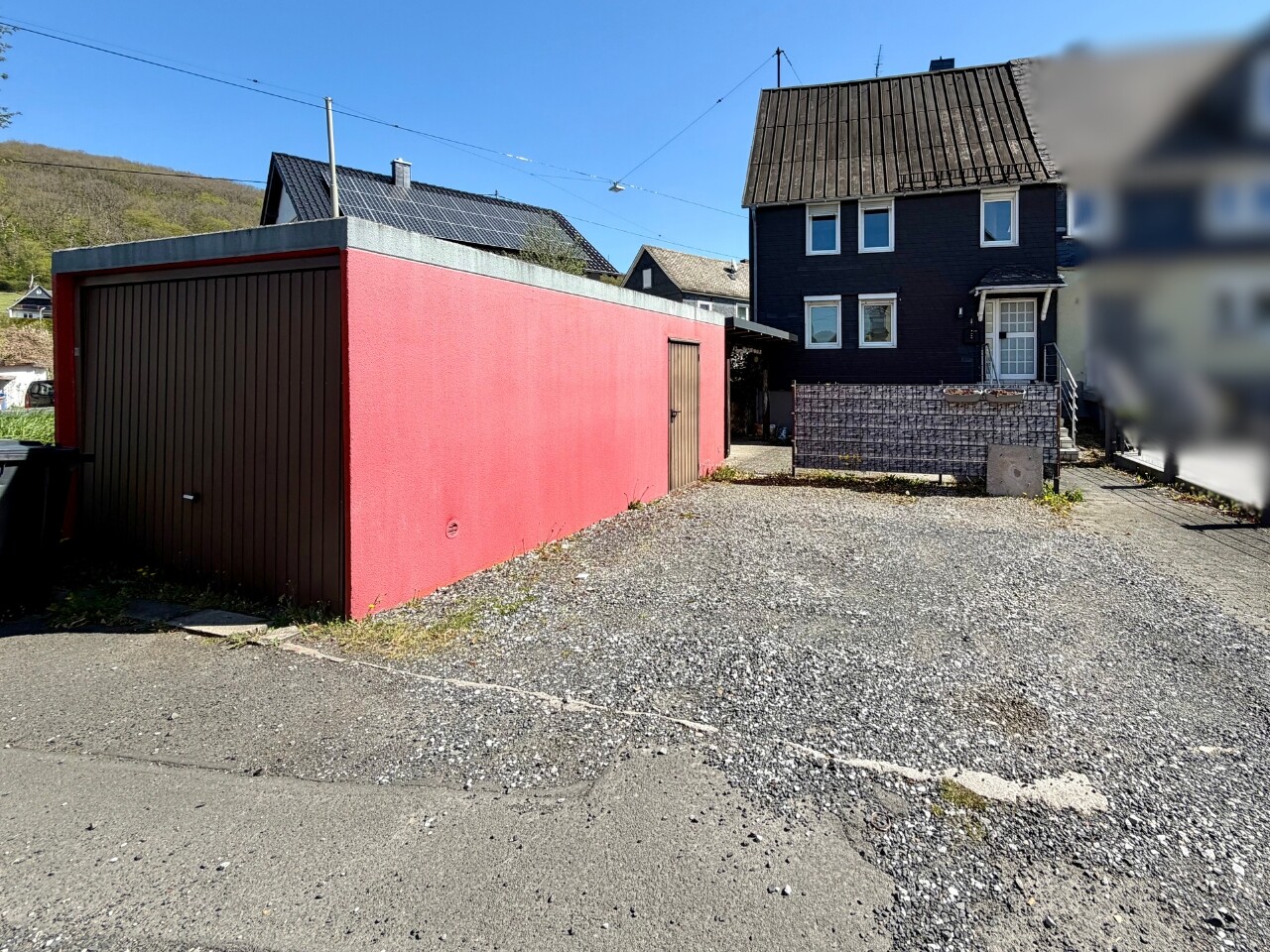 Frontansicht mit Garage