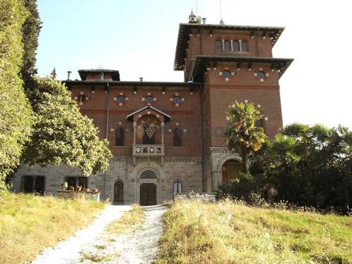 Historischer Ansitz in Gavirate mit Seeblick am Lago di Varese