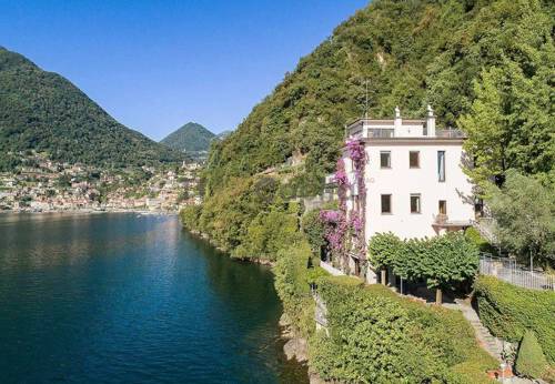 Villa mit direktem Seezugang in einer wunderschönen Umgebung in Argegno - Comer See