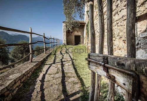 Secret Sale: Villa mit Seeblick in Castelletto di Brenzone - Gardasee