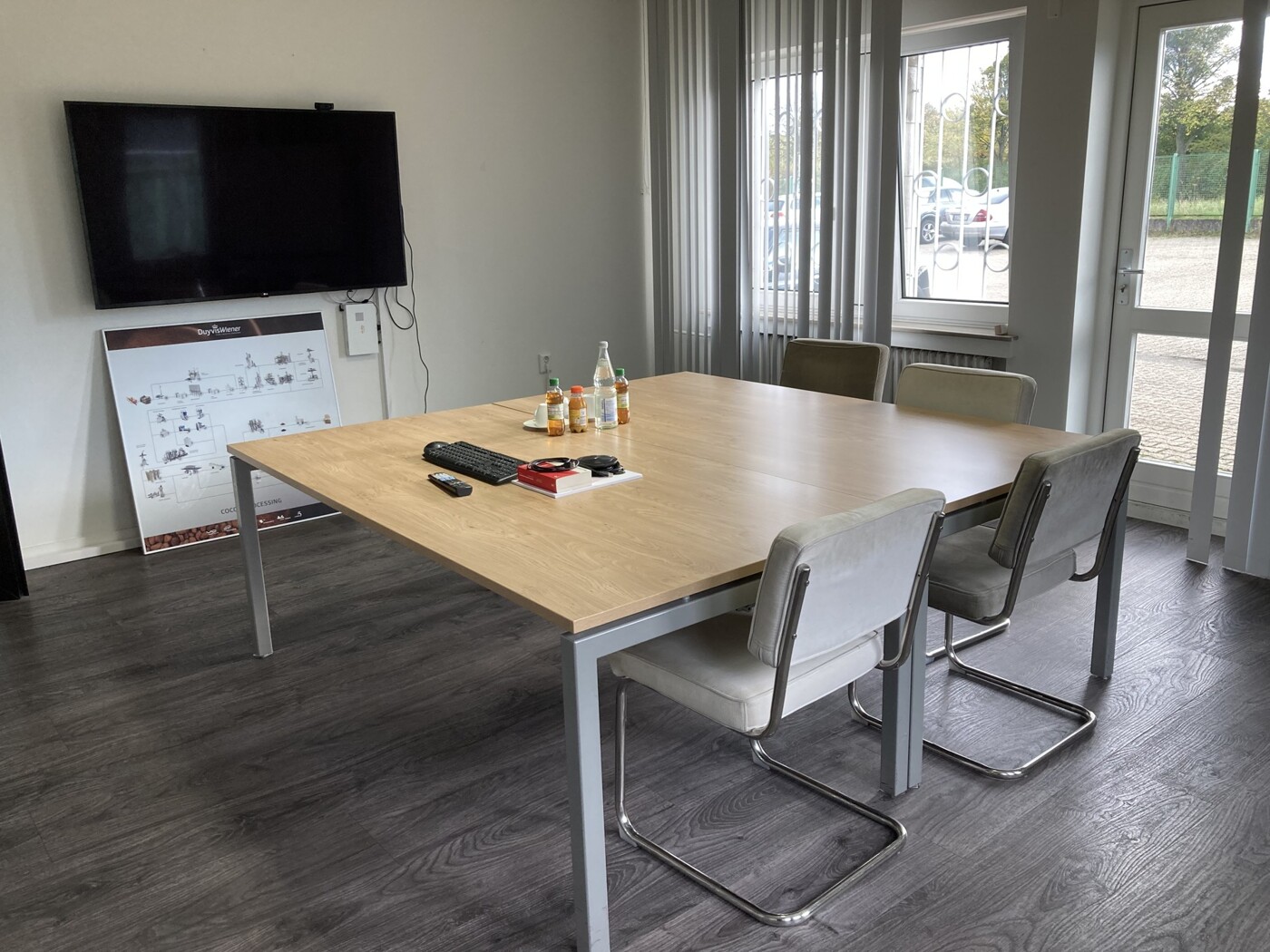 Beispiel-Büro EG