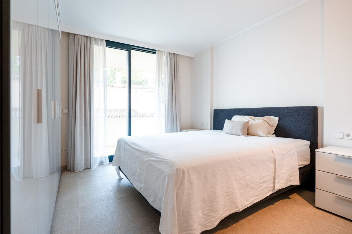 Modernes Penthouse mit Meerblick in erster Meereslinie