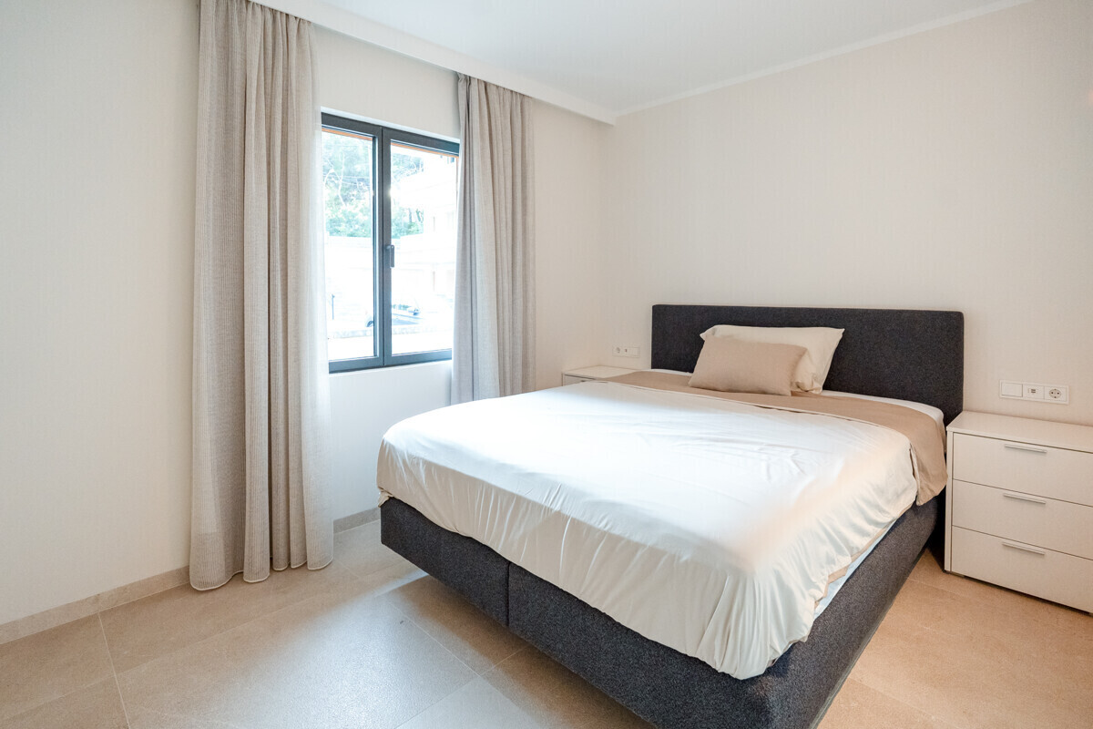 Modernes Penthouse mit Meerblick in erster Meereslinie