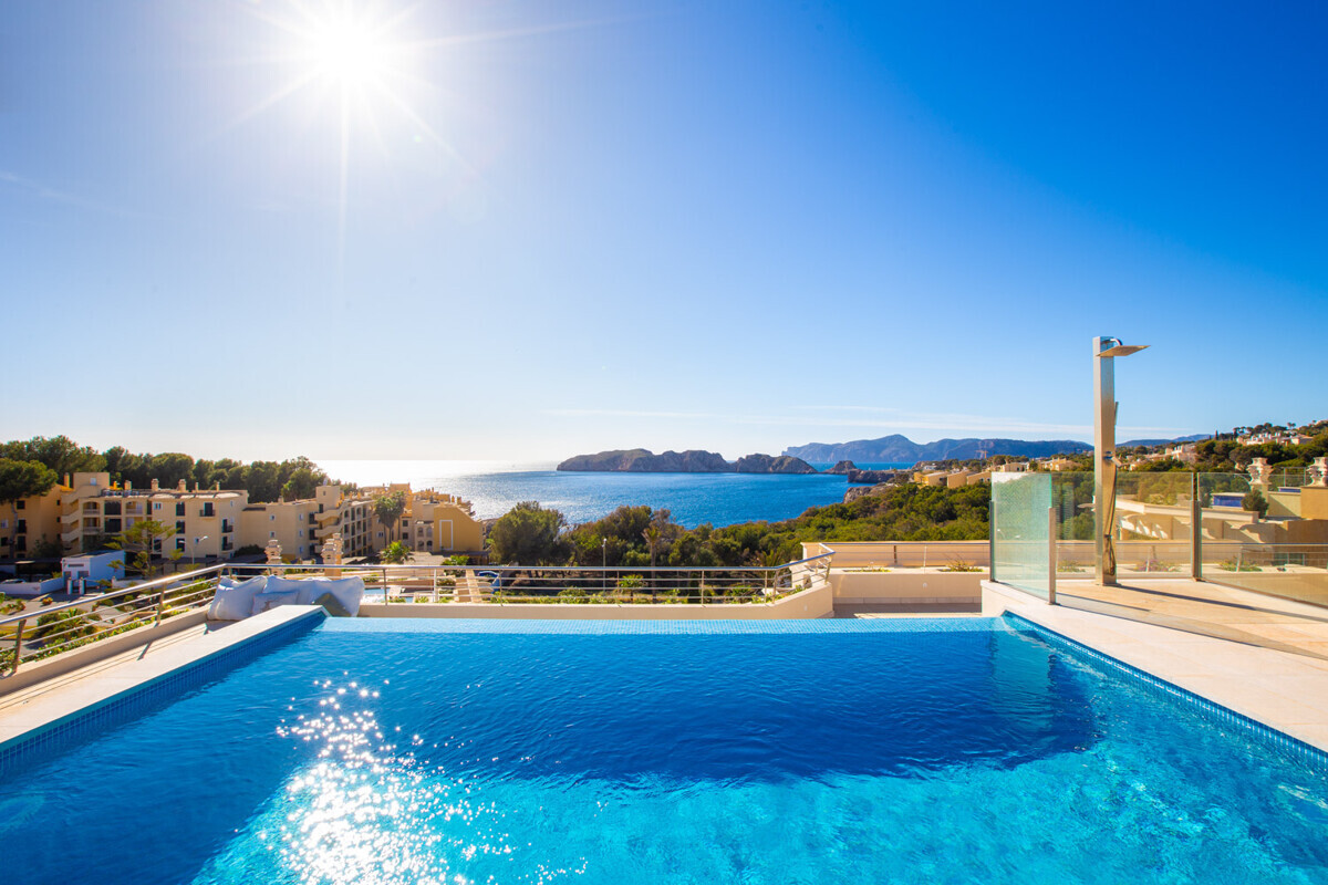 Renoviertes Penthouse mit Meerblick und privatem Rooftop Pool in Nova Santa Ponsa