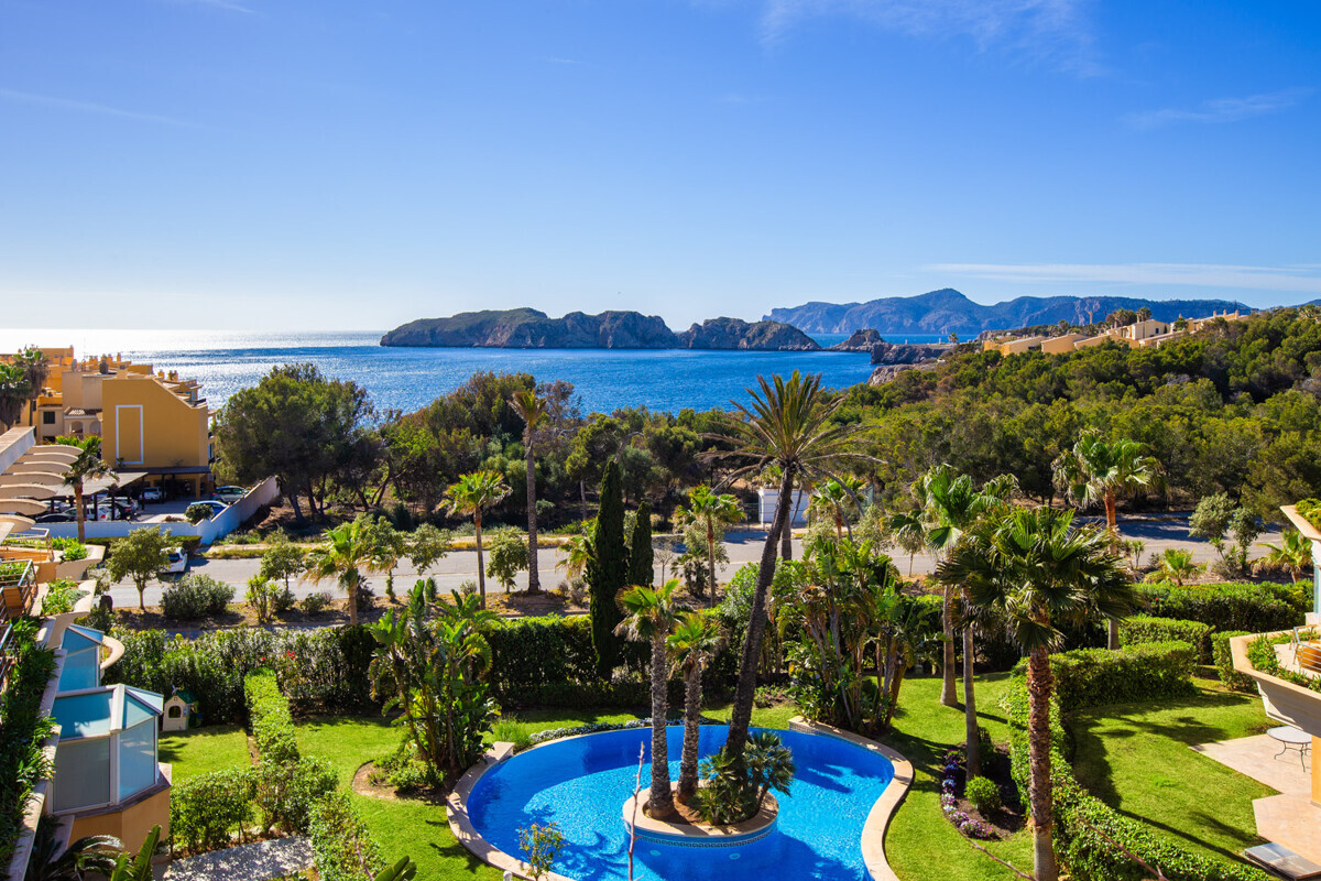 Renoviertes Penthouse mit Meerblick und privatem Rooftop Pool in Nova Santa Ponsa