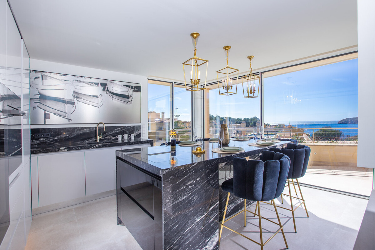 Renoviertes Penthouse mit Meerblick und privatem Rooftop Pool in Nova Santa Ponsa