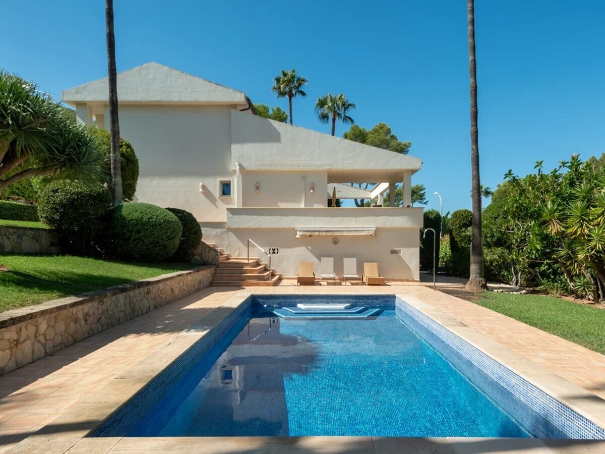 Villa mit viel Potenzial in einer der besten Wohnlagen von Santa Ponsa