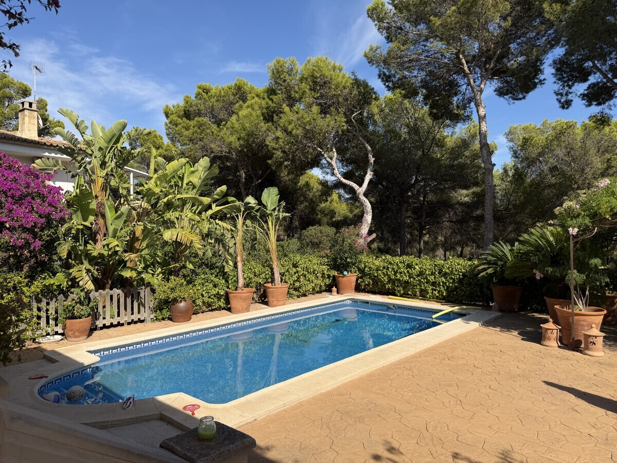 Charmante Villa im Bungalow Stil am Rande einer Grünzone in Santa Ponsa