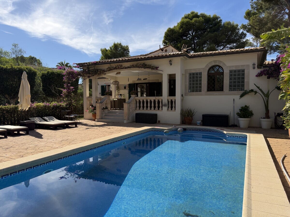 Charmante Villa im Bungalow Stil am Rande einer Grünzone in Santa Ponsa