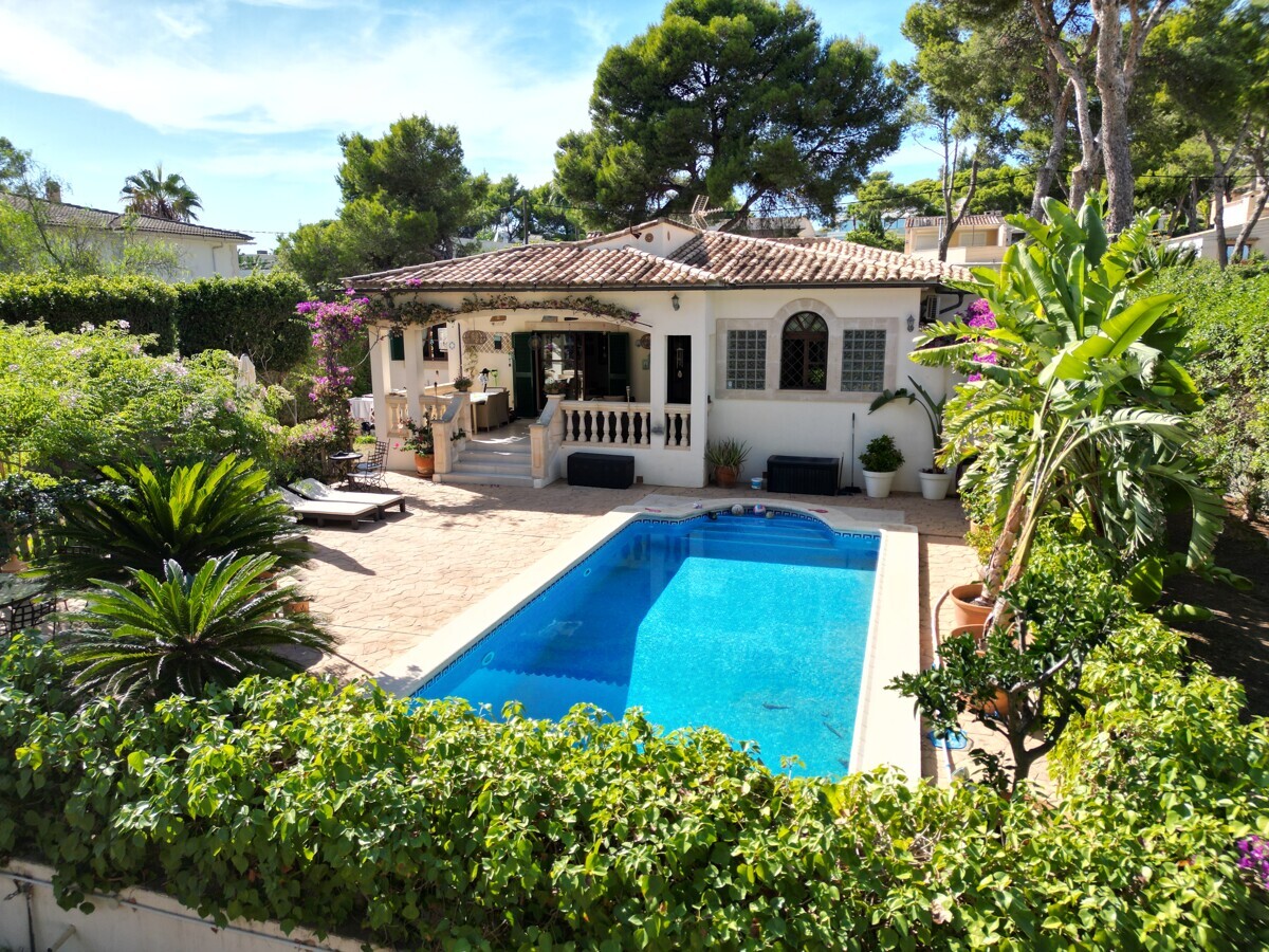 Charmante Villa im Bungalow Stil am Rande einer Grünzone in Santa Ponsa