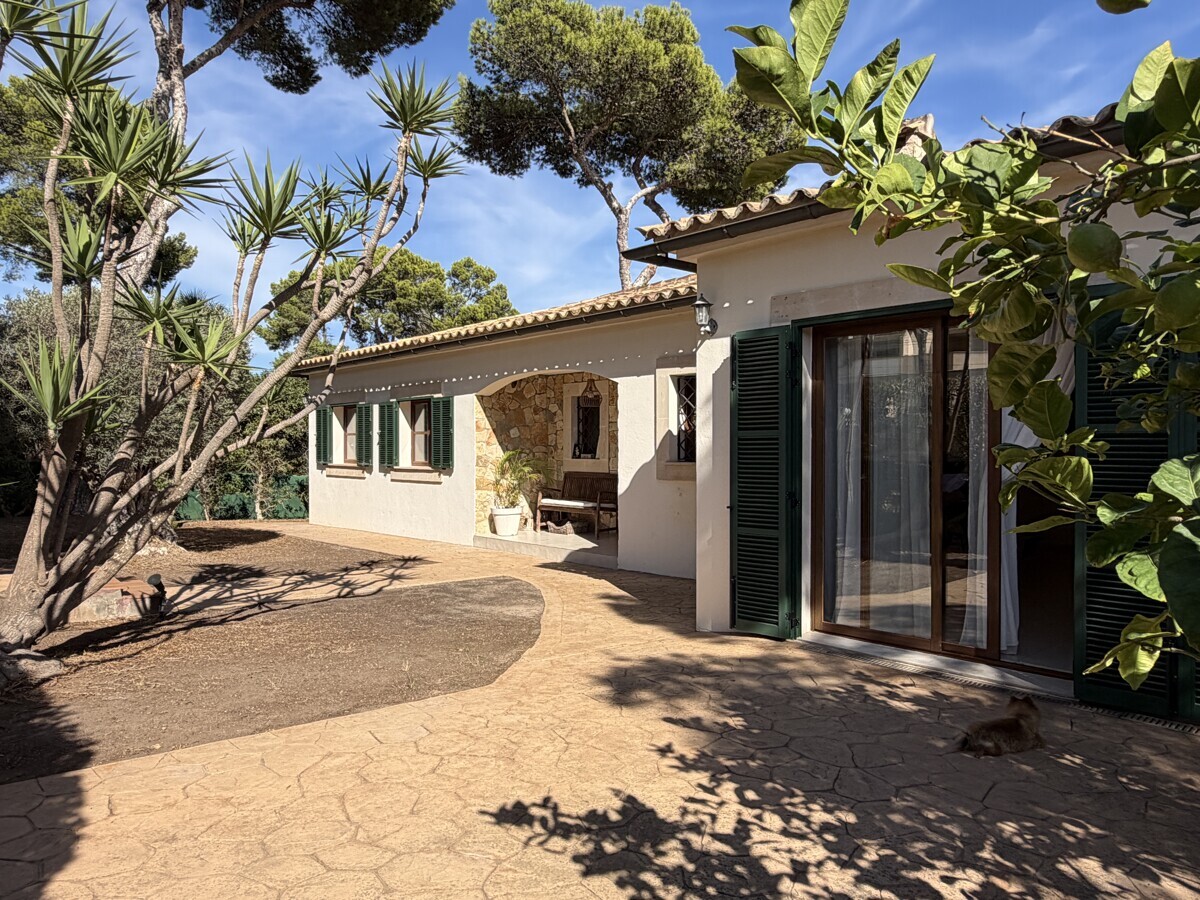 Charmante Villa im Bungalow Stil am Rande einer Grünzone in Santa Ponsa