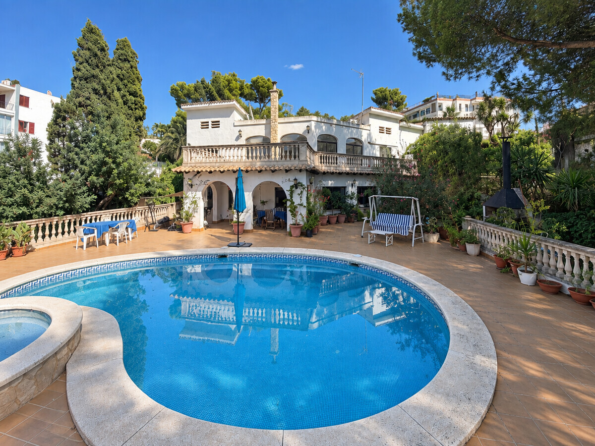 Villa mit Neubaupotenzial in bester Lage nahe Puerto Portals