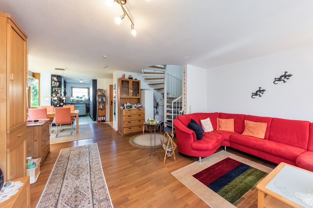 Wohnbereich / Treppe zum OG