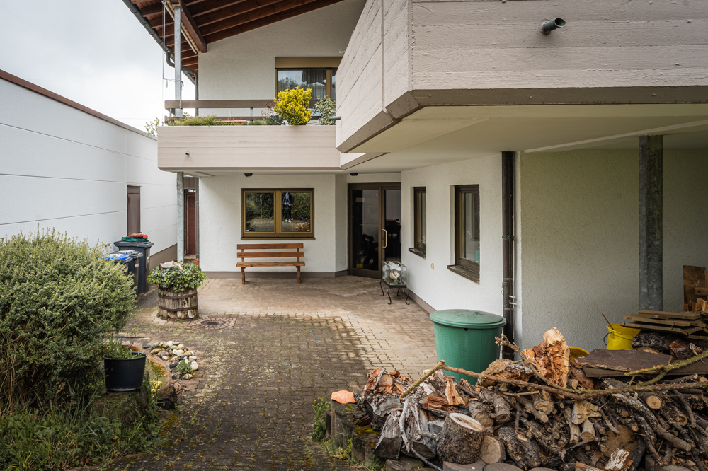 Hintereingang Büro & Halle