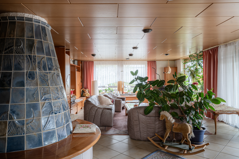 Wohnzimmer Kachelofen