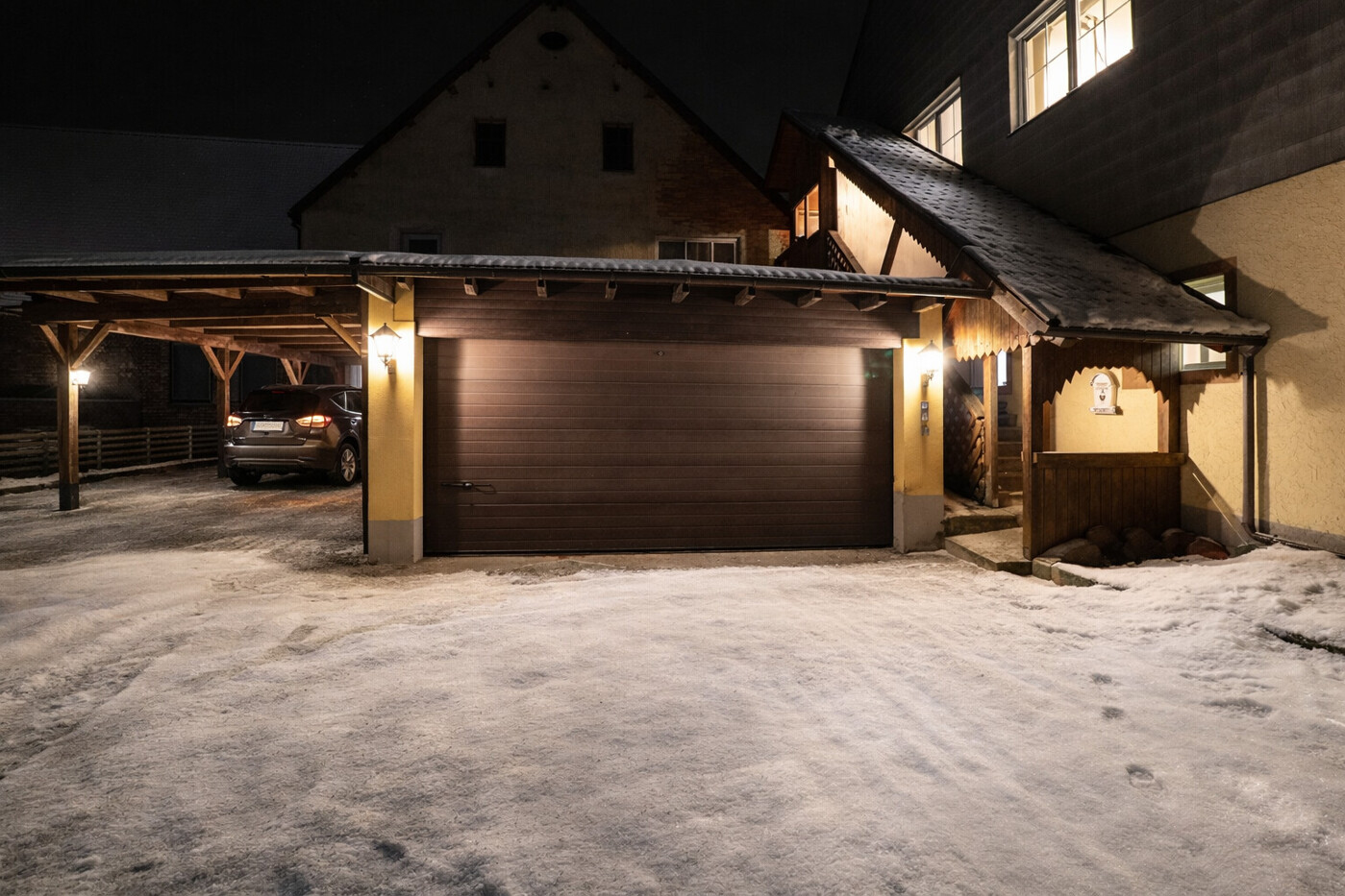 Doppelgarage, Carport, Stellplatz! Platz für 4 Autos