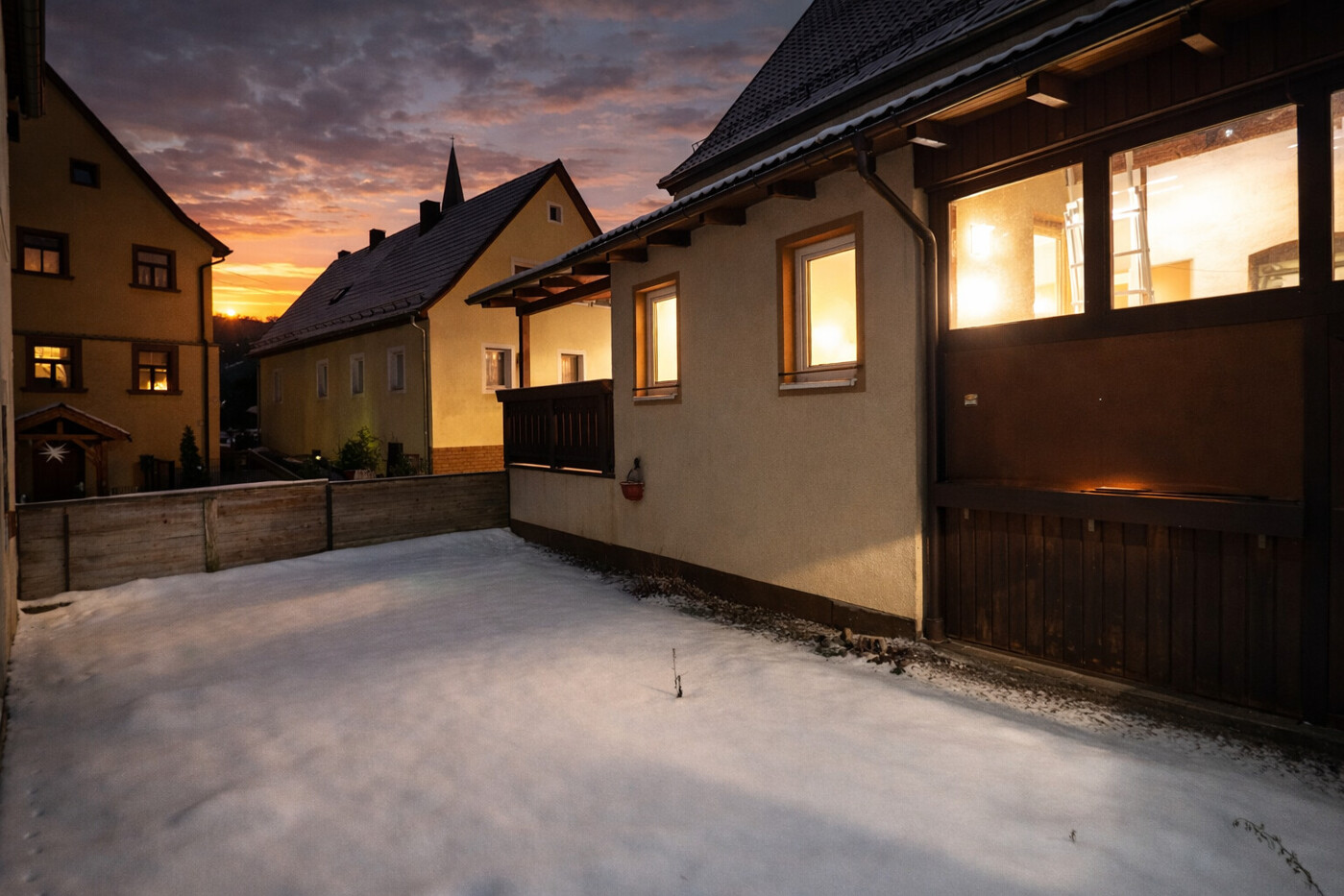 Freifläche und Terrasse - Garten möglich