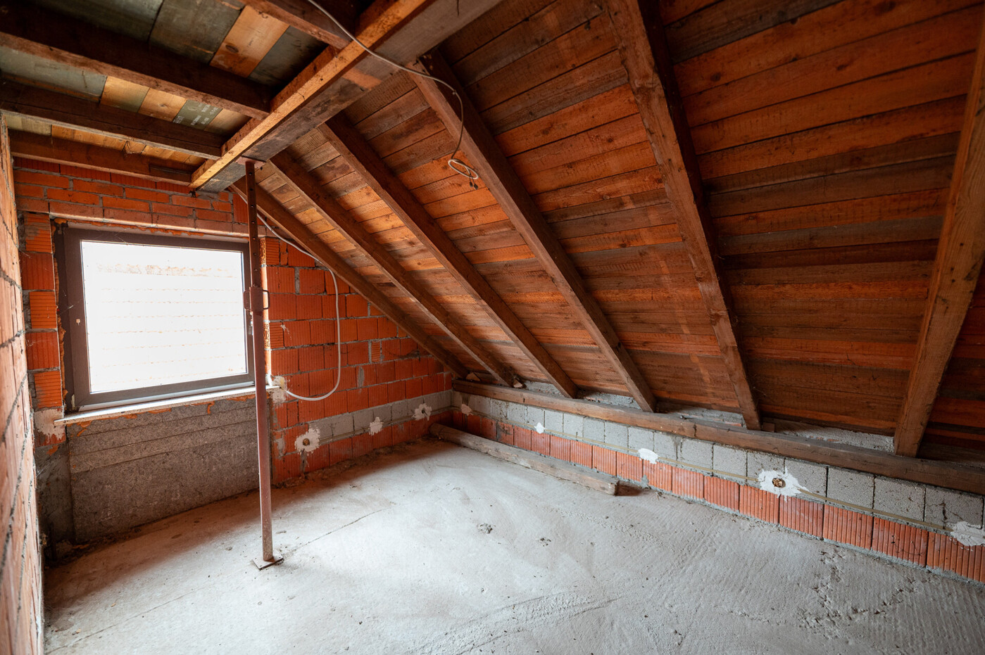 DG Ausbau vorbereitet Haupthaus Raum 1 Fenstersicht