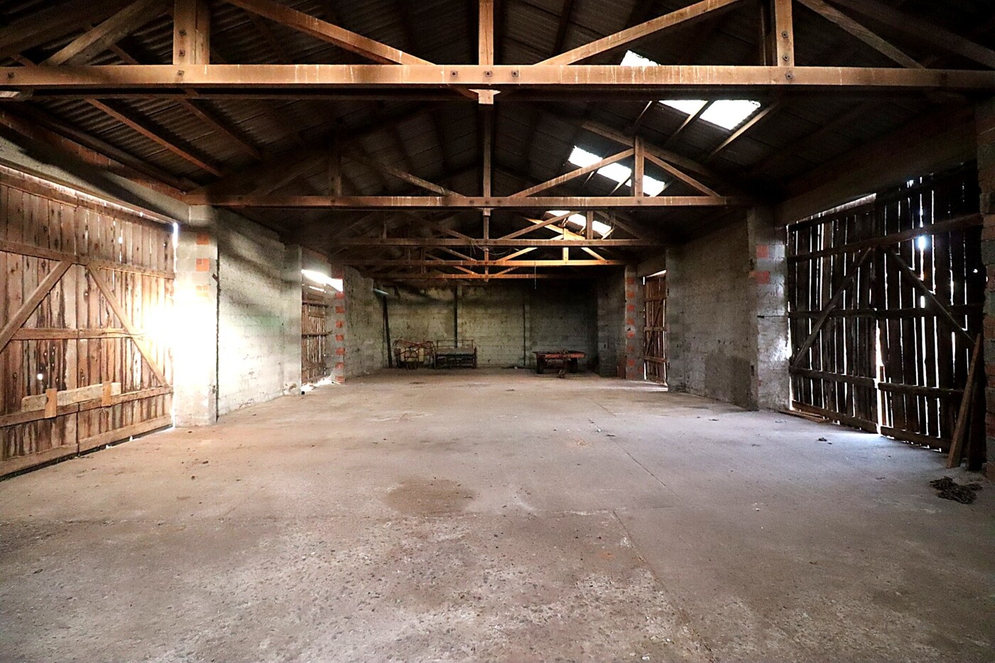 Die großzügige Halle - Werkstatt, Oldtimer, Reitstall etc.