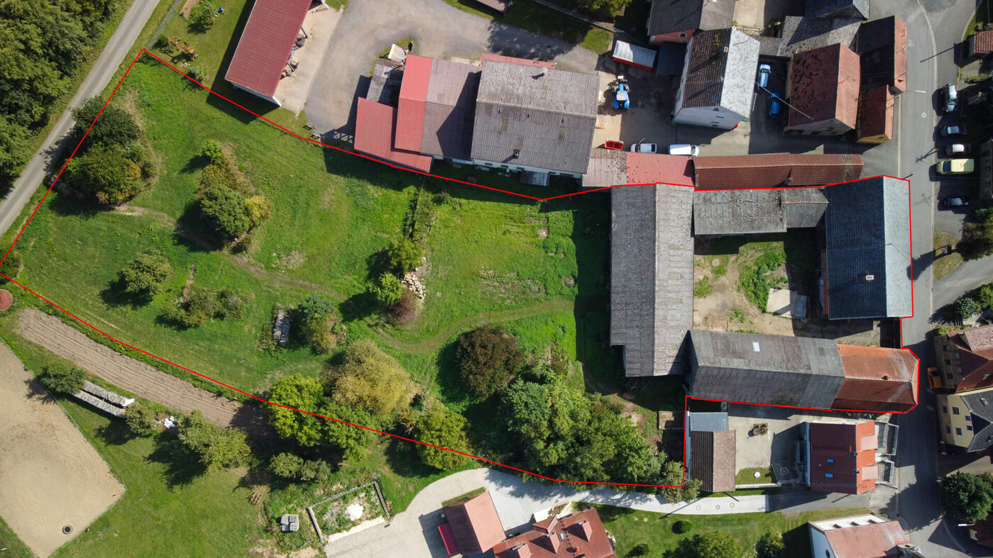 Luftaufnahme des Grundstücks