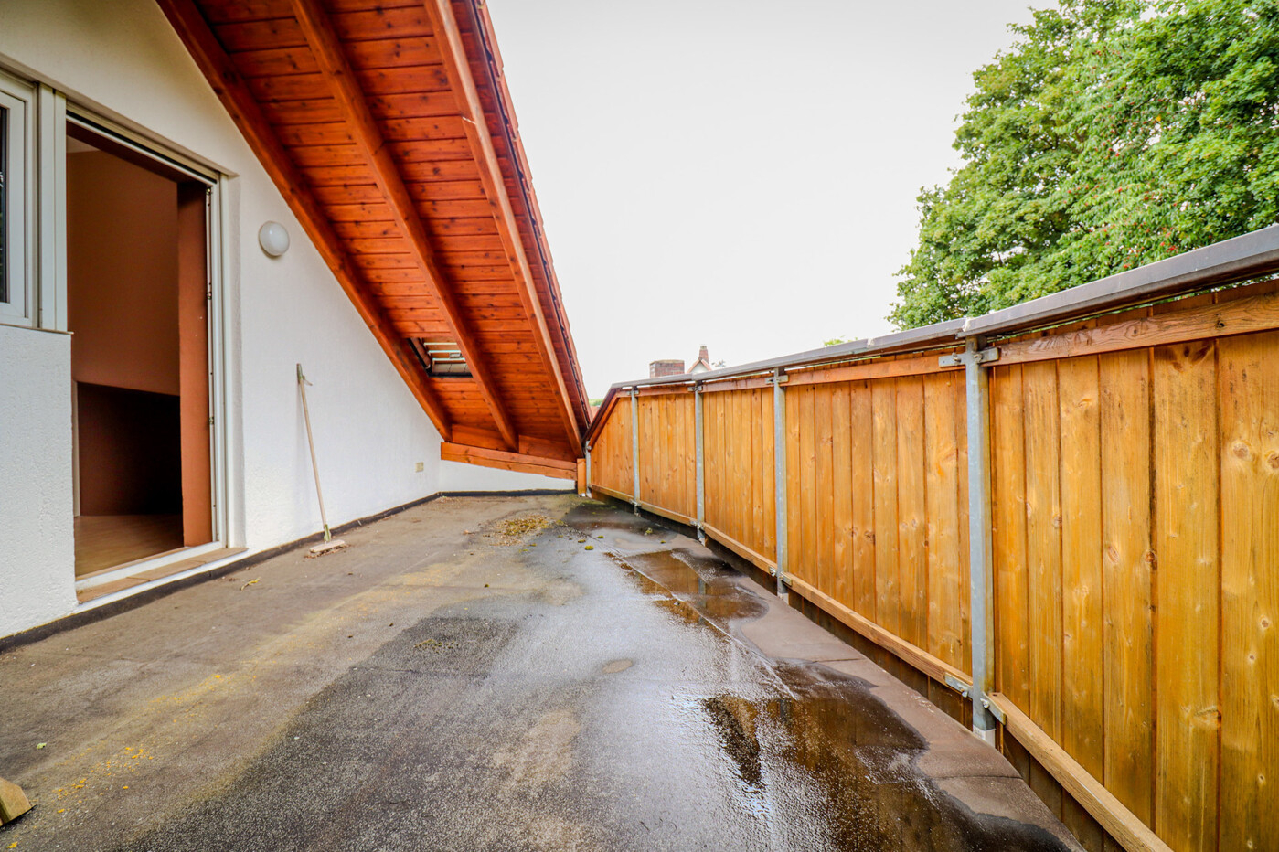 Wunderbar große und nichteinsehbare Dachterrase zur Gartenseite hin